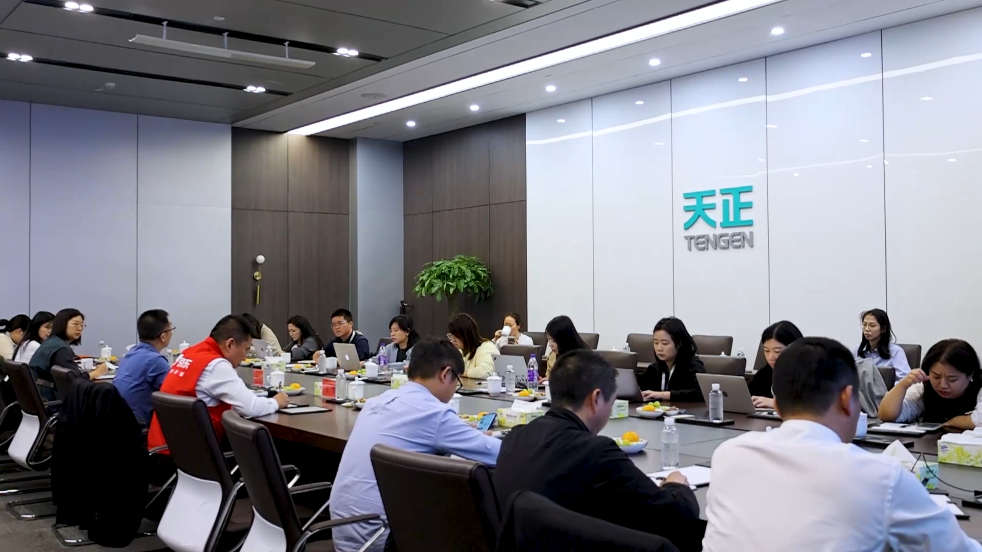 京东工业走进星空体育网页版在线登录官网入口，探访产业数智化之路！